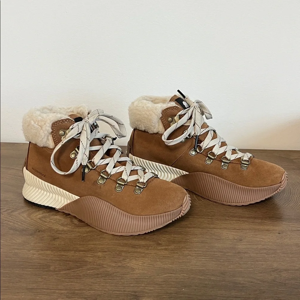 NEW Sorel Out N About III Conquest Suede Hiker Boots Sneakers Tan US 6